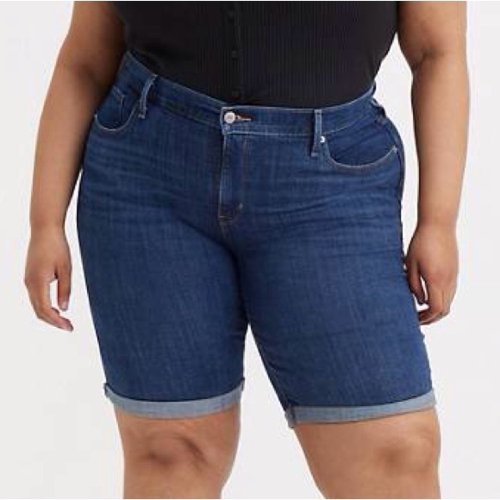 Levis Women Plus 24W Dark Wash Hypersoft Mid-Rise Classic Bermuda Jean Short NWT
